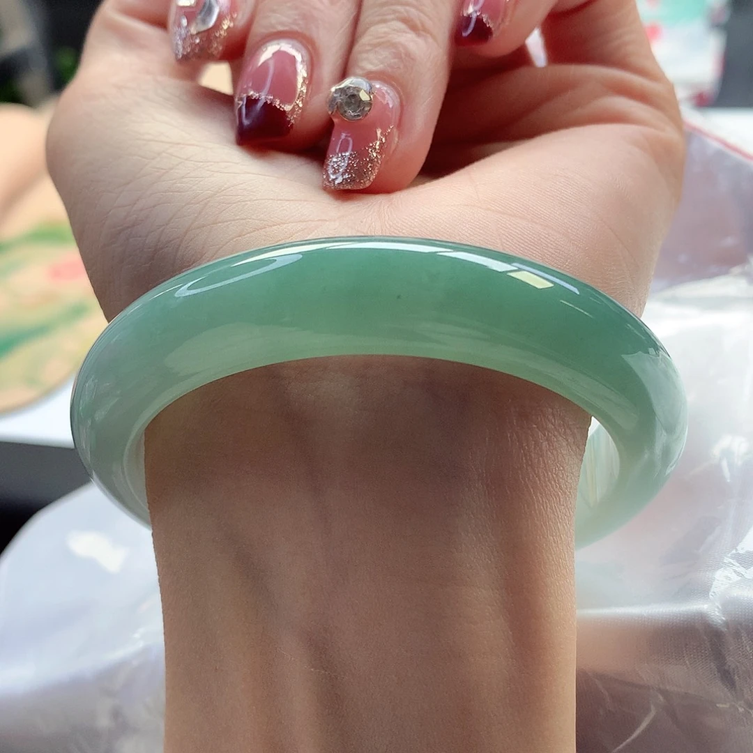 翡翠手镯未镶嵌57圈口半山水