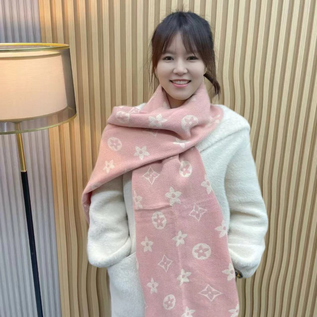 女士大花围巾秋冬季羊绒双面披肩百搭保暖高级感围脖轻奢