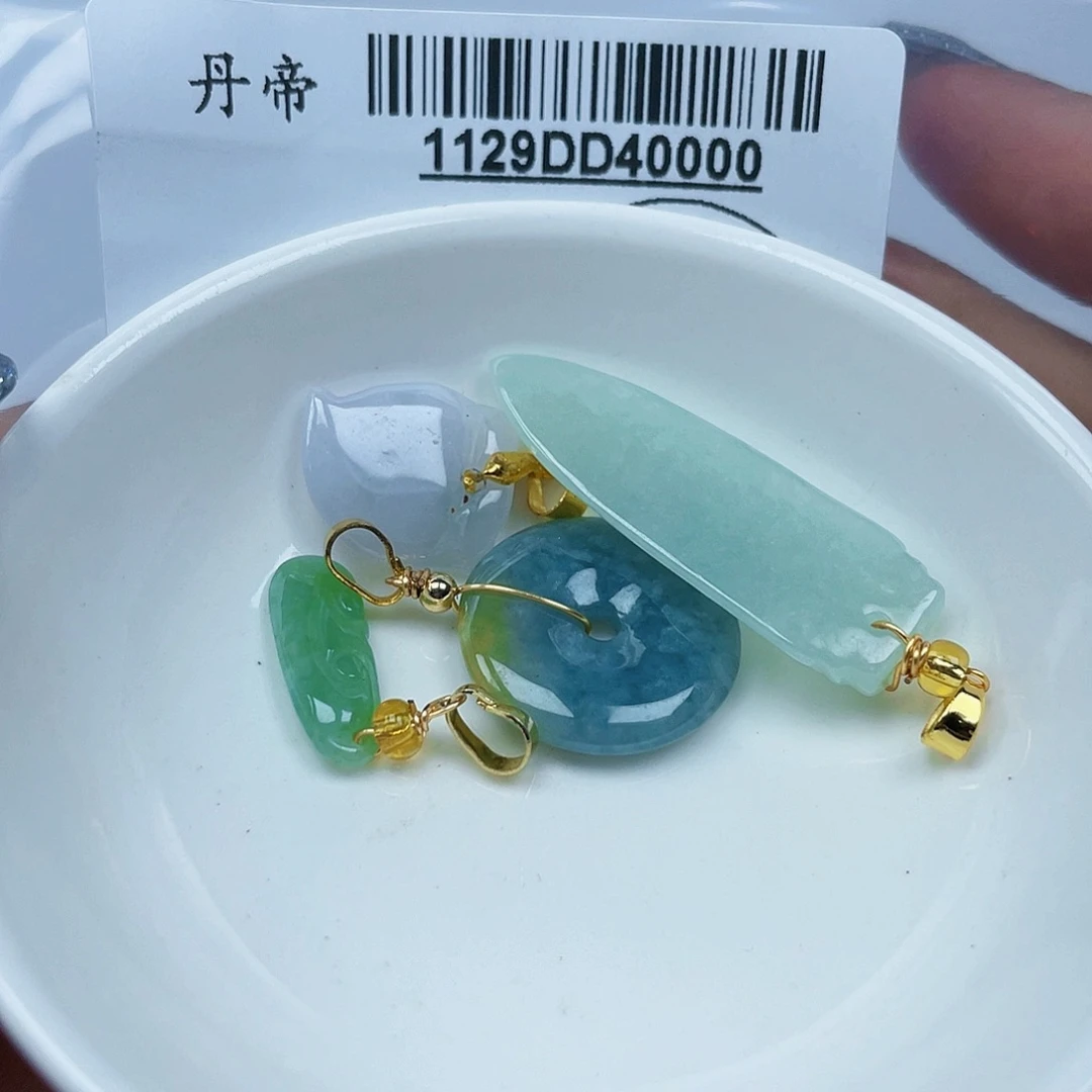 吊坠(不含链)未镶嵌翡翠