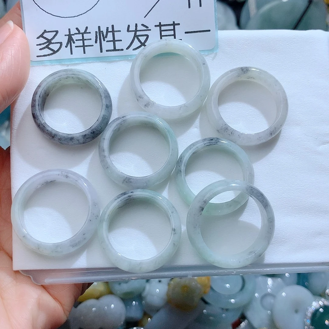 翡翠颈饰未镶嵌1。