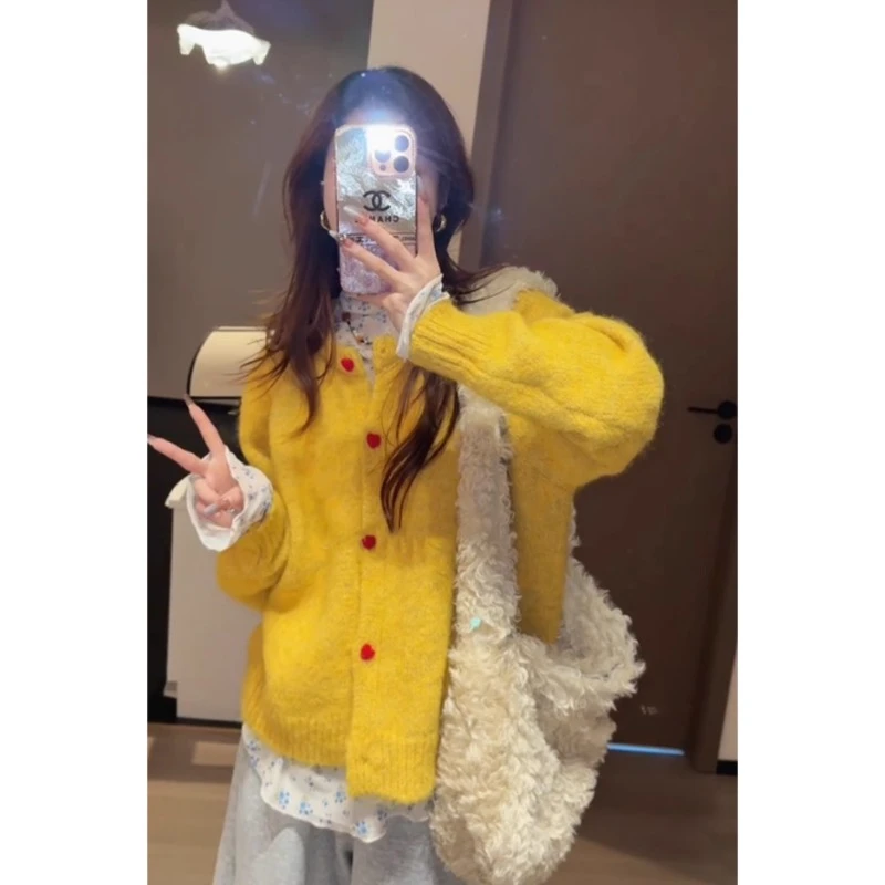 多巴胺穿搭黄色爱心扣子毛衣开衫女秋冬季加厚保暖慵懒风针织外套