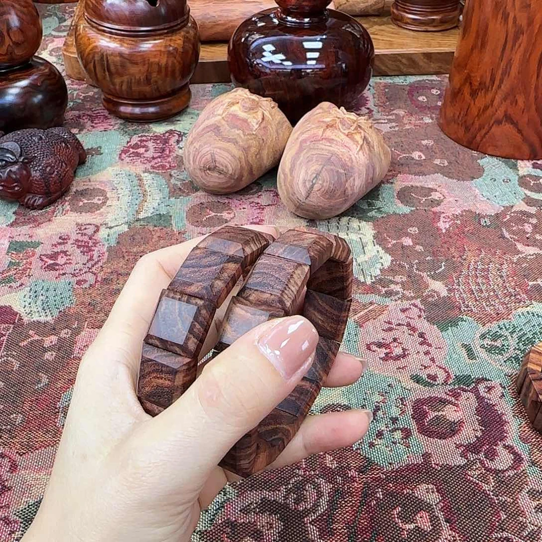 木好*跟越南黄花梨原木排串