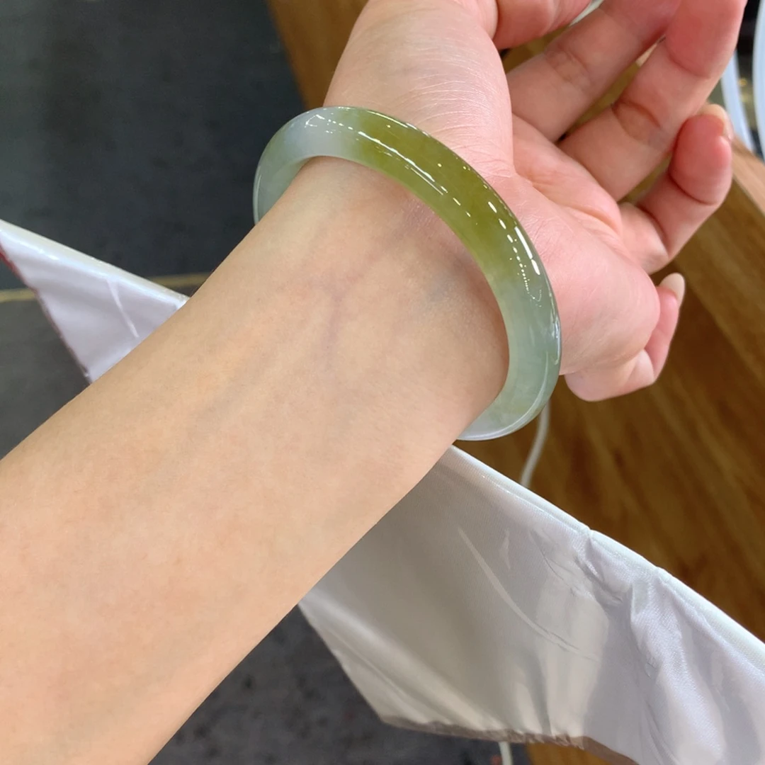 翡翠未镶嵌手镯天然Ａ货翡翠55贵妃