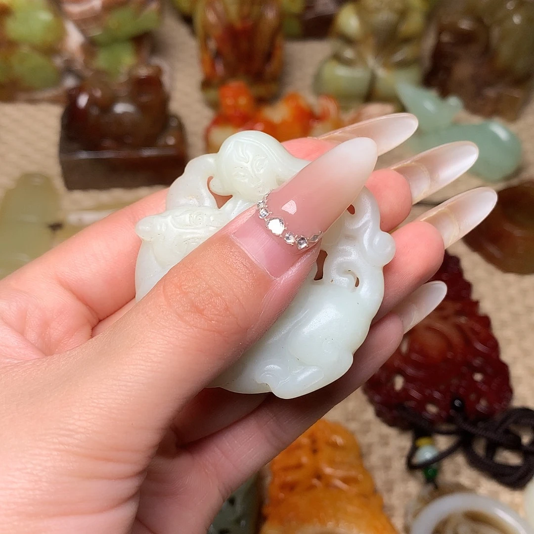 未镶嵌蛇纹石玉颈饰