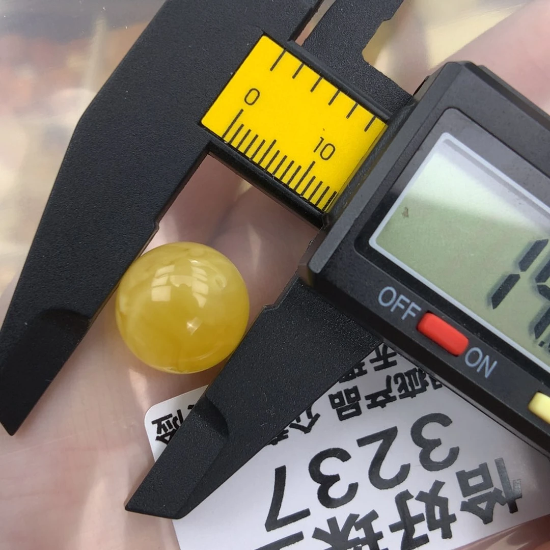 未镶嵌琥珀珠宝奇石