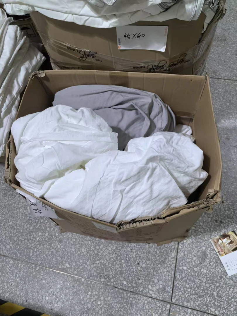 《厚广家》3楼220×240杂款纯色超软化纤被套 发1个 不挑色