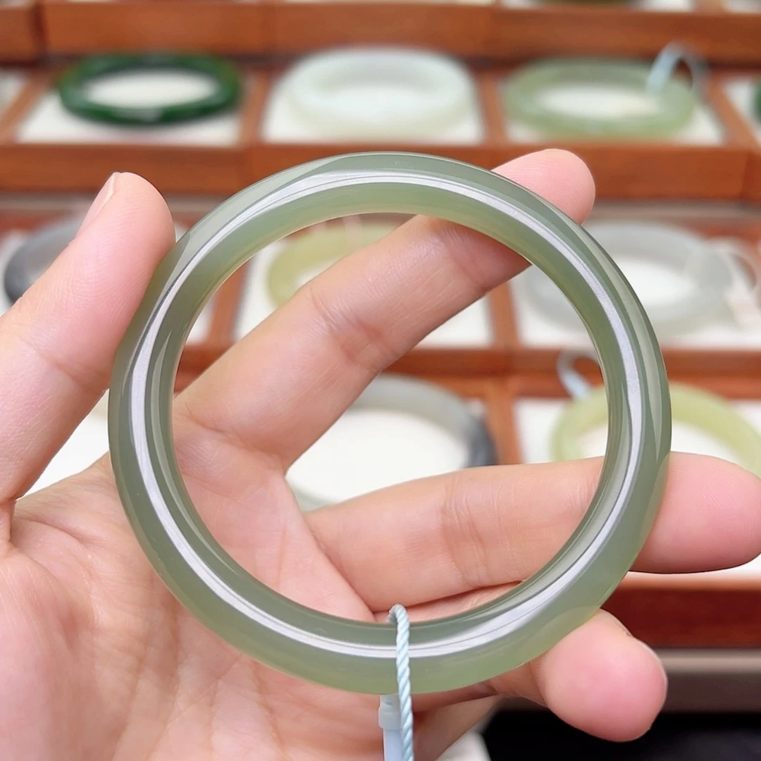 【闪购商品】未镶嵌手镯和田玉