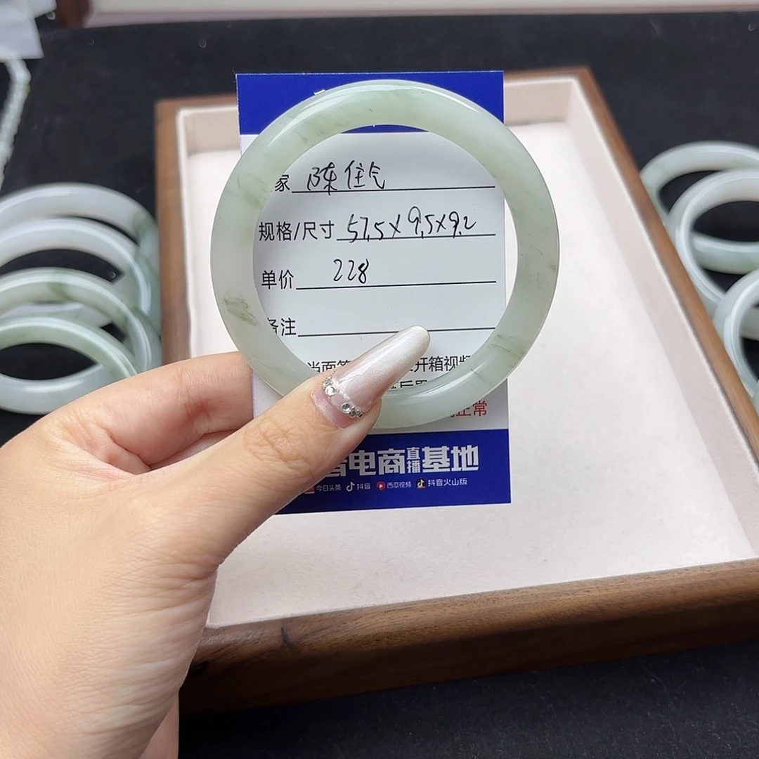 石英质玉（金丝玉）手镯未镶嵌陈**-