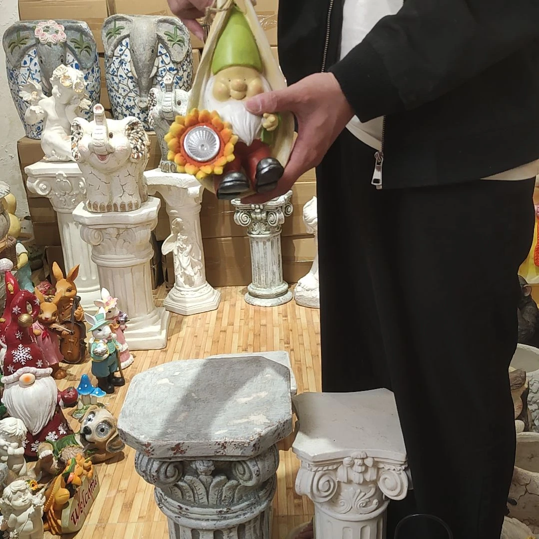 合成树脂树挂地精摆件