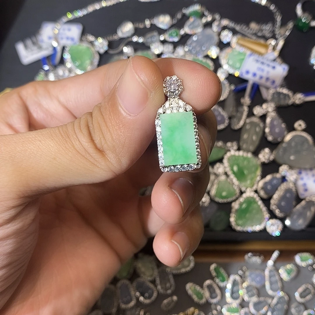 翡翠未镶嵌颈饰翡翠