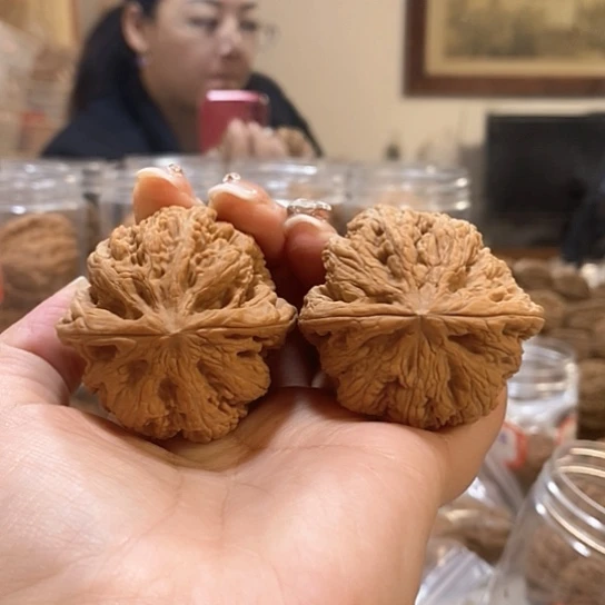 文玩核桃吊坠天**和46大粗筋有水尖