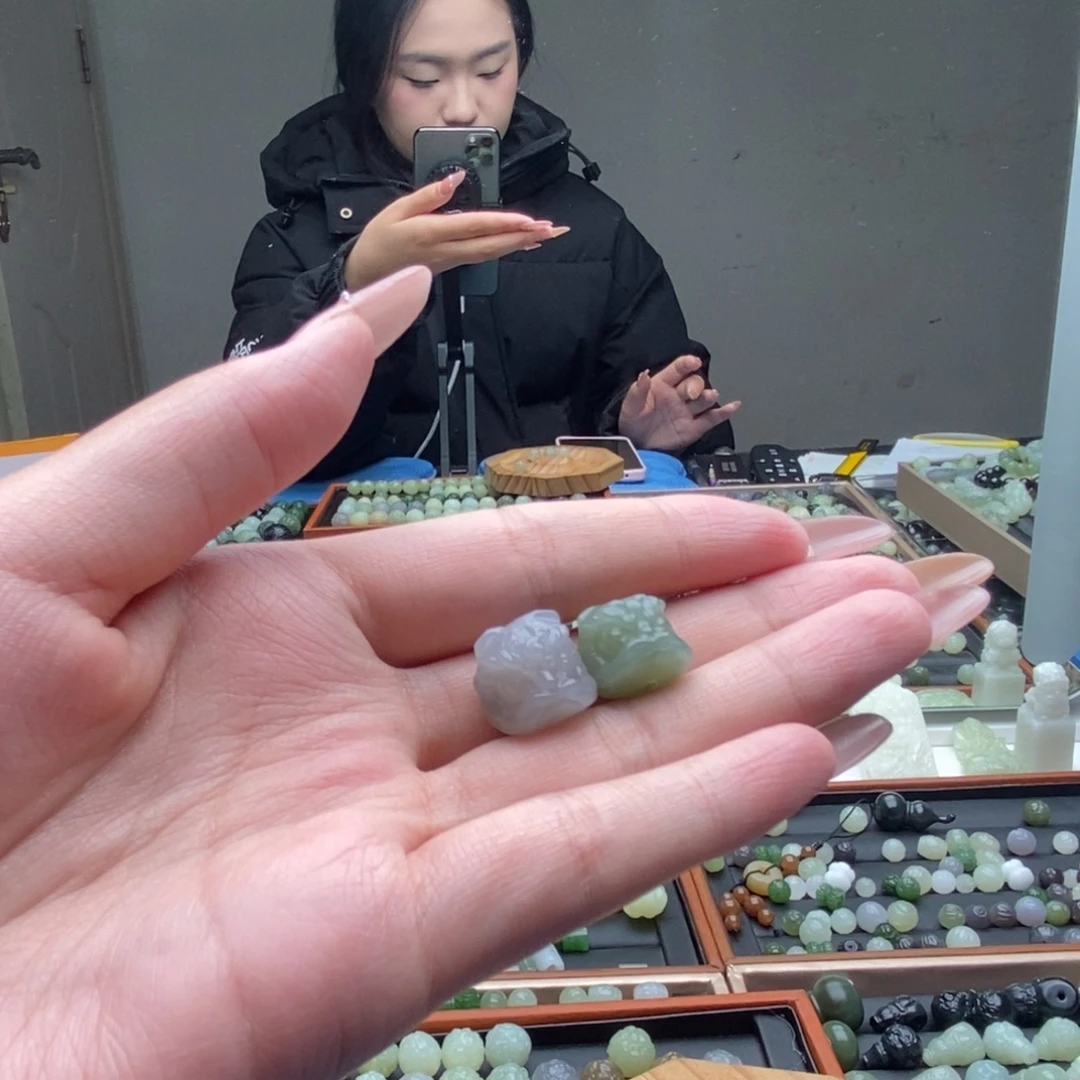 和***都和田玉未镶嵌珠宝半成品