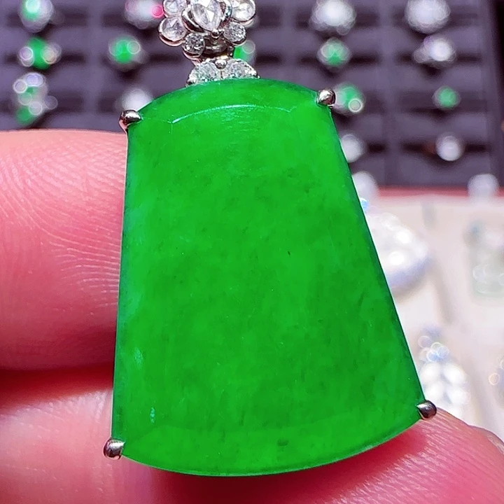 翡翠颈饰18K金镶嵌吊坠