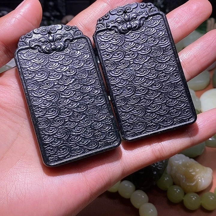 曾***有和田玉未镶嵌颈饰