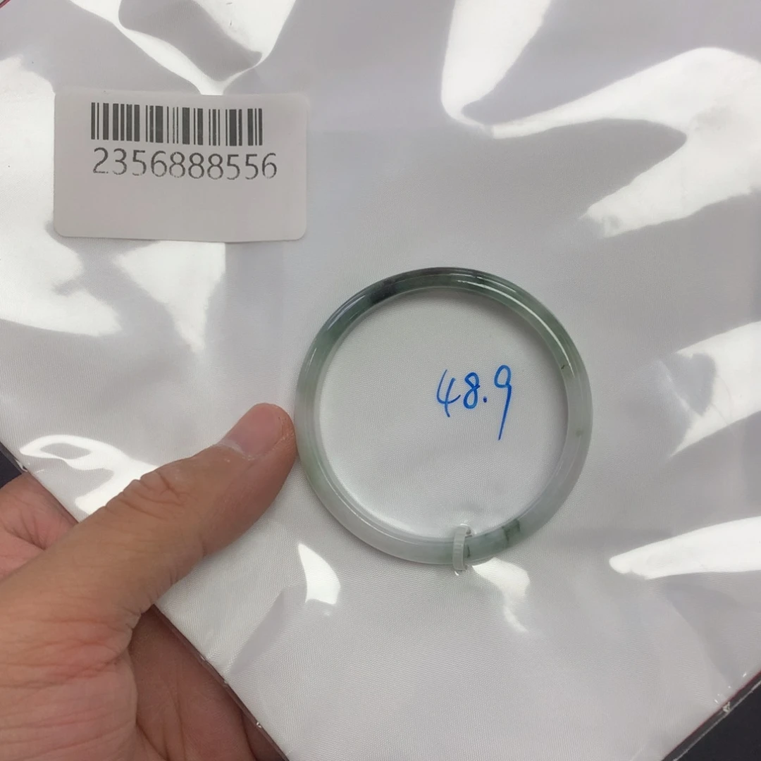 哦***佛翡翠未镶嵌手镯48.9