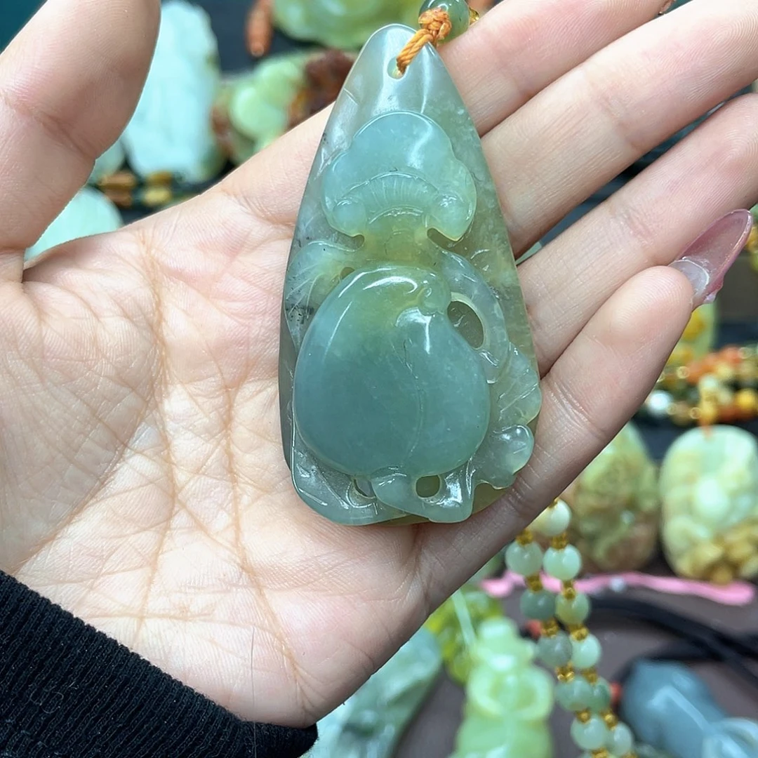 蛇纹石玉颈饰未镶嵌