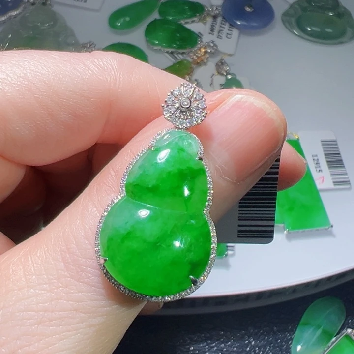 颈饰18K金镶嵌翡翠