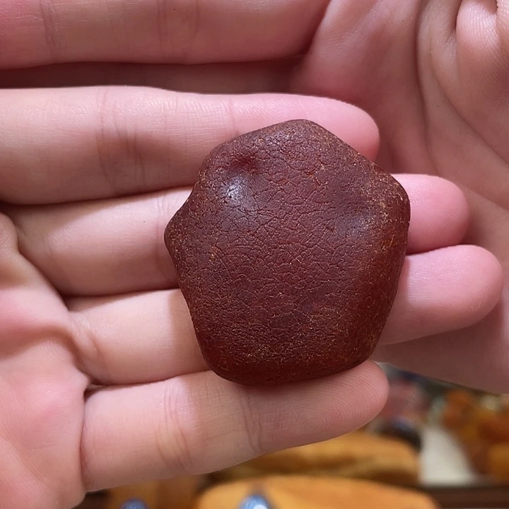 琥珀未镶嵌珠宝奇石全皮