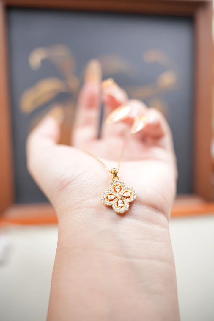 足金999四叶草吊坠四叶草黄金挂坠气质日常佩戴项链配饰颈饰气质