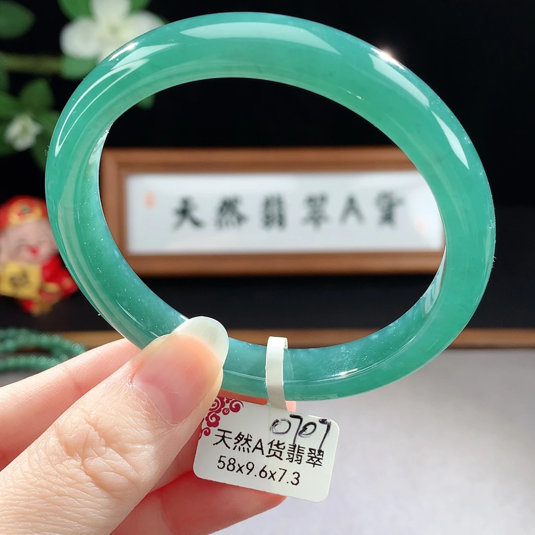 未镶嵌手镯（圆镯）翡翠