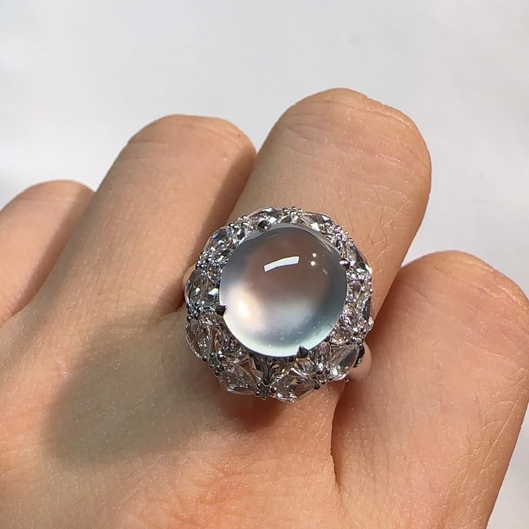 翡翠18K金镶嵌戒指蛋面