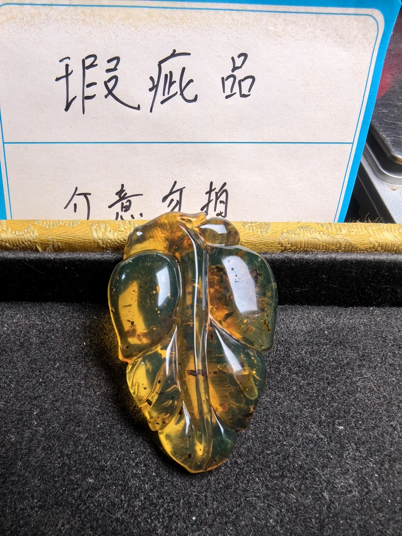 雕刻精美项坠暴富