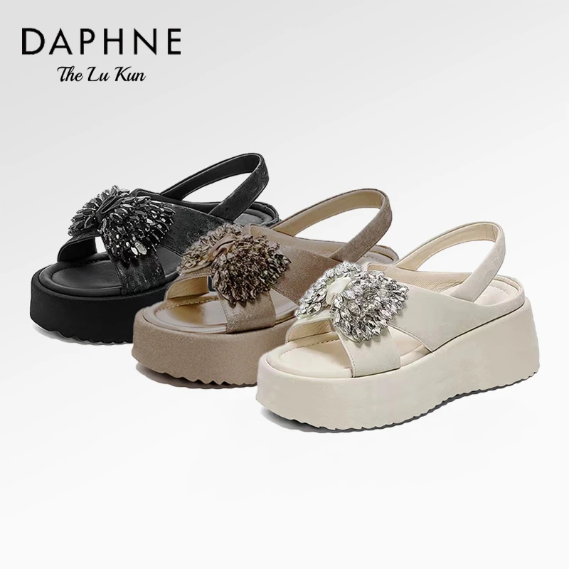 达芙妮时尚气质水钻蝴蝶结厚底凉鞋女2025新款外穿百搭坡跟凉拖AM