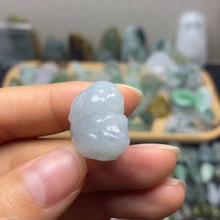 颈饰未镶嵌翡翠兔子
