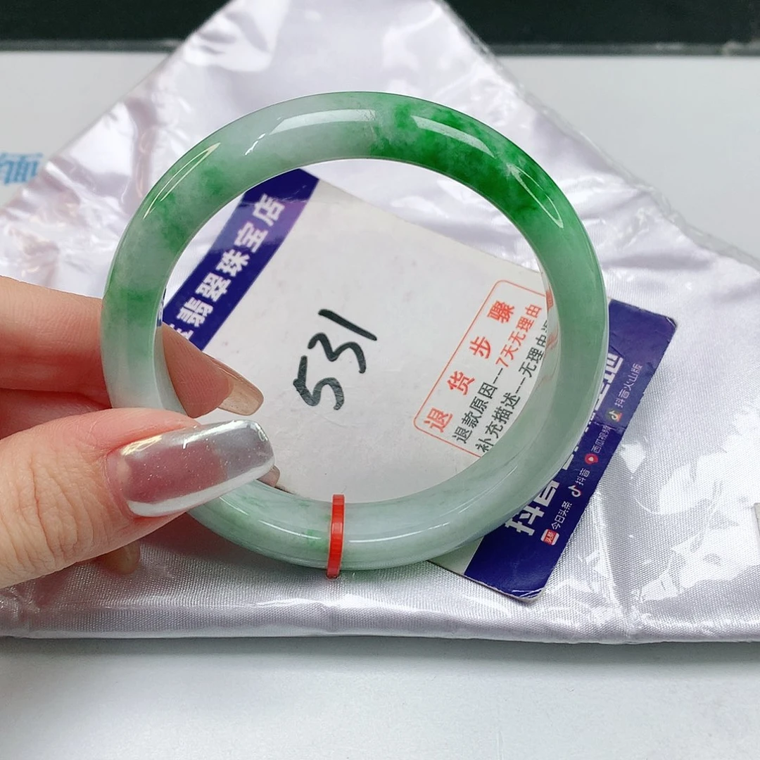 翡翠手镯未镶嵌欢****街翡翠手镯