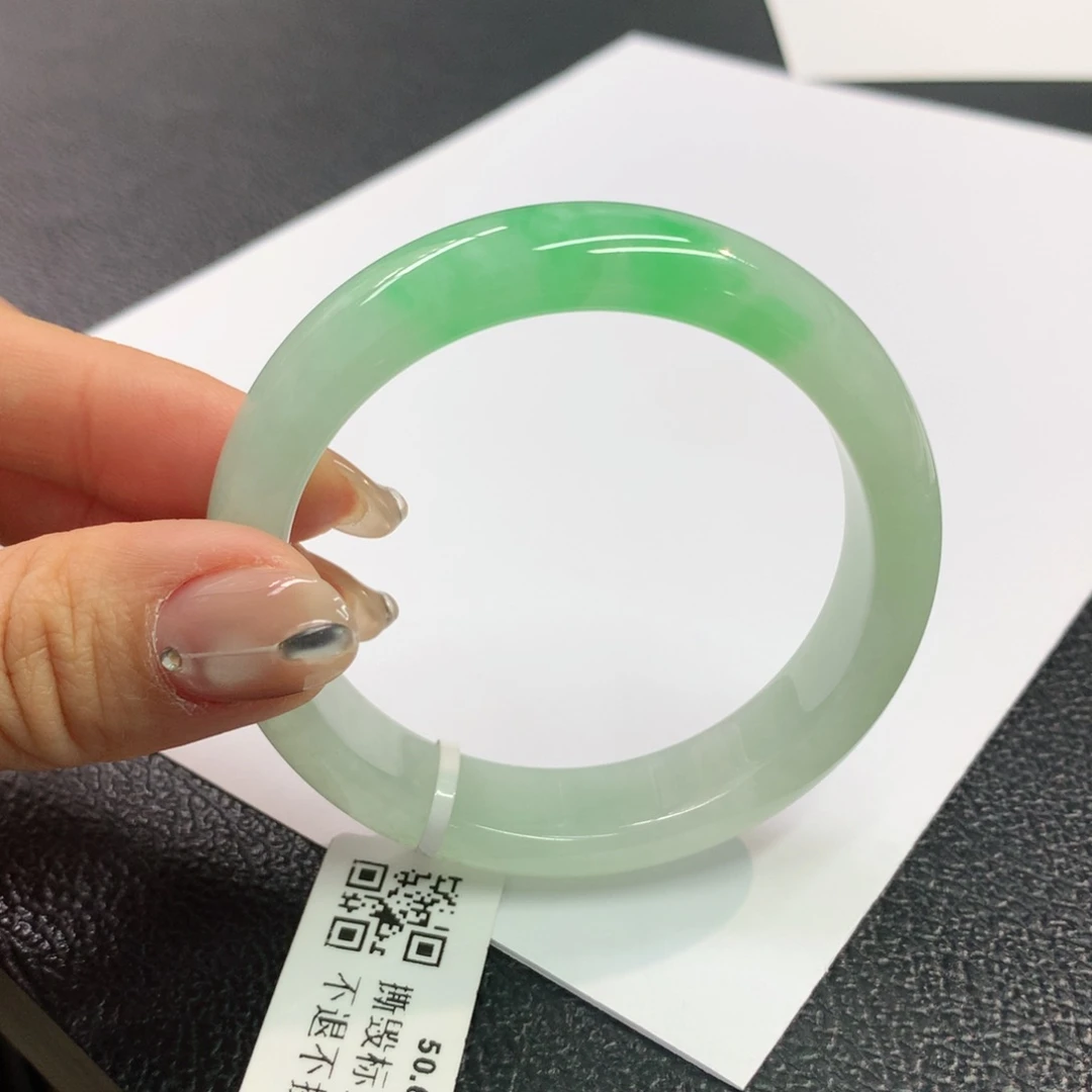 翡翠手镯未镶嵌缅甸翡翠手镯冰阳绿