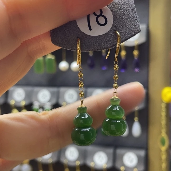 和田玉18K金镶嵌耳饰