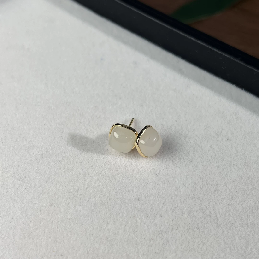 【睿泽鉴宝】s925和田玉方形耳钉多样性发一有瑕 8*3 HHS0014