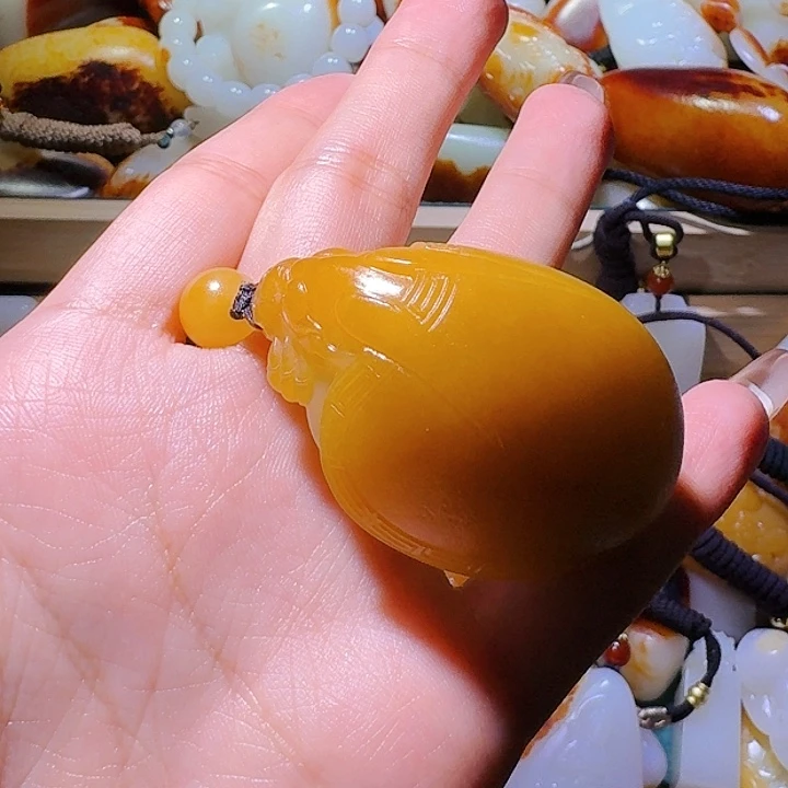 和田玉挂件未镶嵌虎**蓉