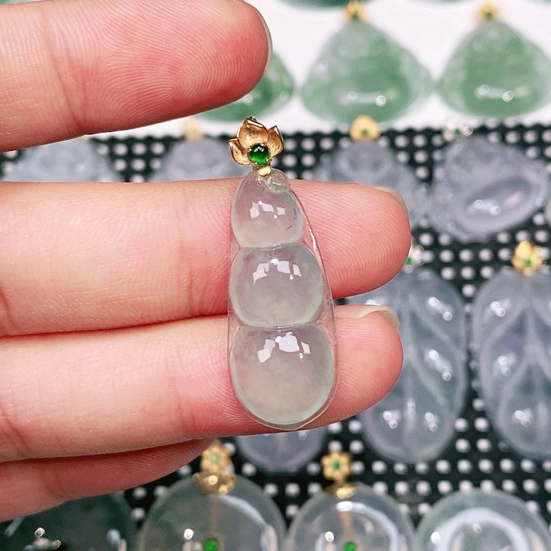 颈饰18K金镶嵌翡翠