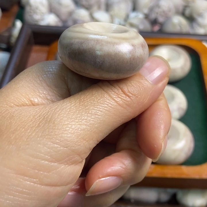 上***鱼配饰鹿角雕刻一个出