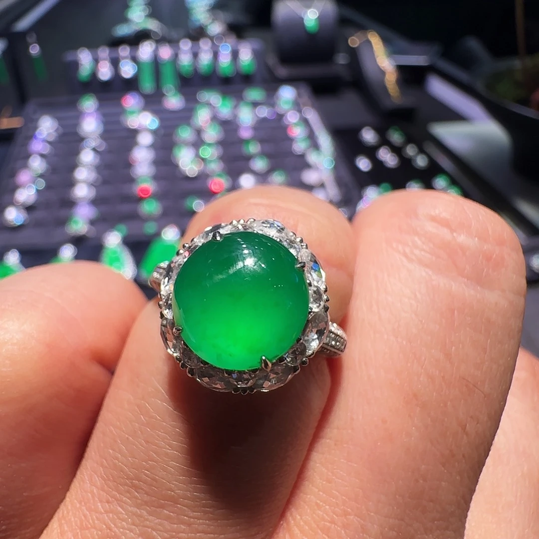 翡翠18K金镶嵌戒指