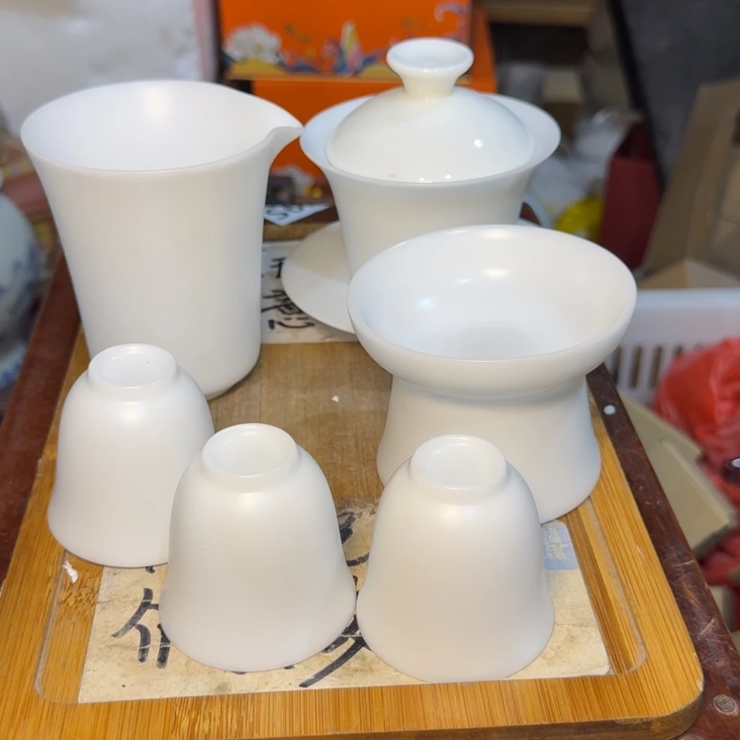 微瑕疵介意勿拍陶瓷器皿S546