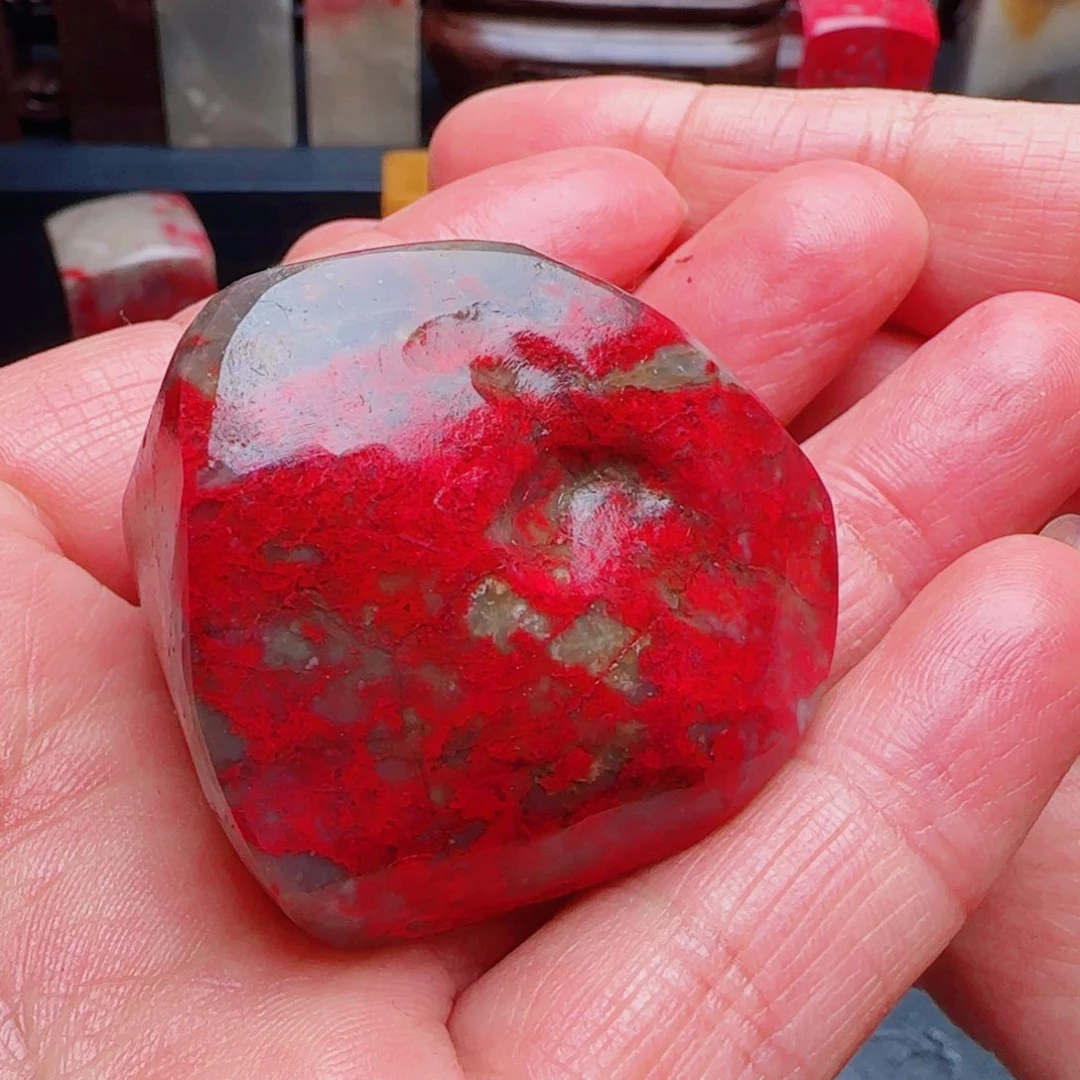 昌化鸡血石青*志昌化鸡血石