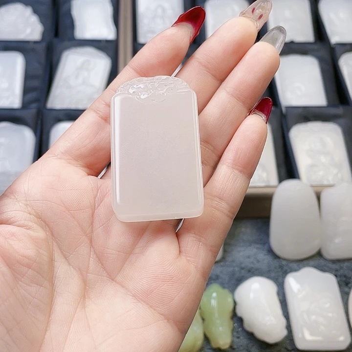 石英质玉（金丝玉）颈饰未镶嵌岁***j