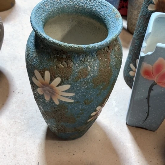 罐默认微瑕，有孔编号18-247