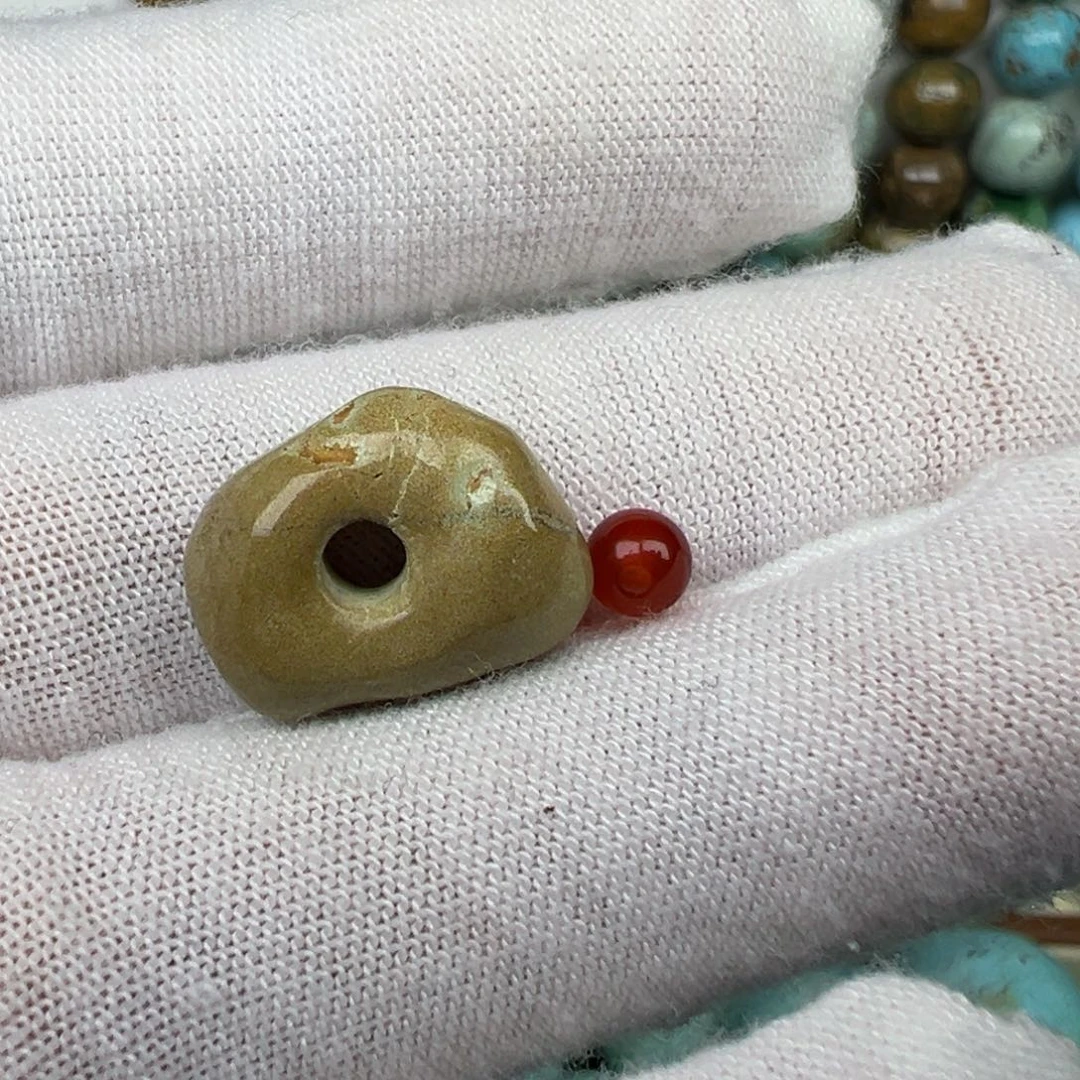 南红玛瑙配饰未镶嵌