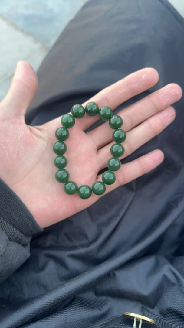 和田玉碧玉辣绿卡12 左右