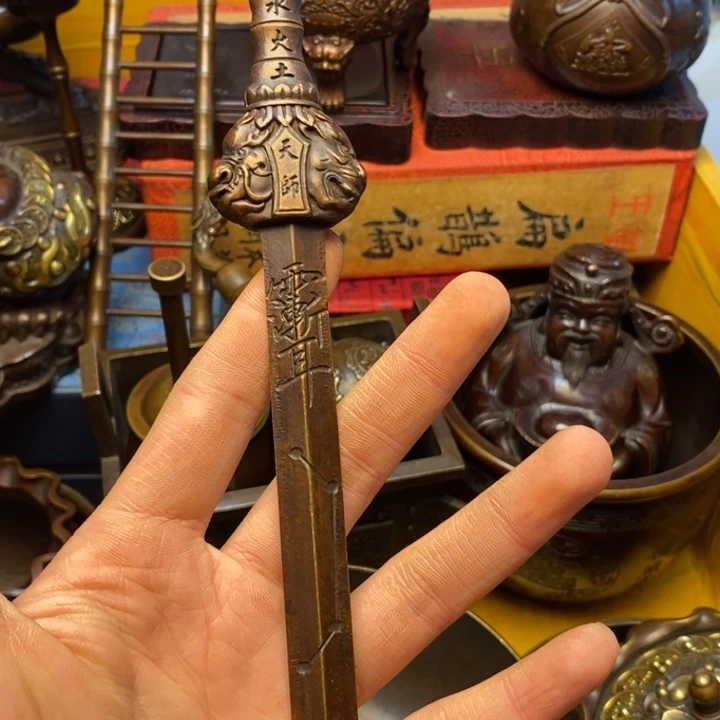 铜器摆件做工精良