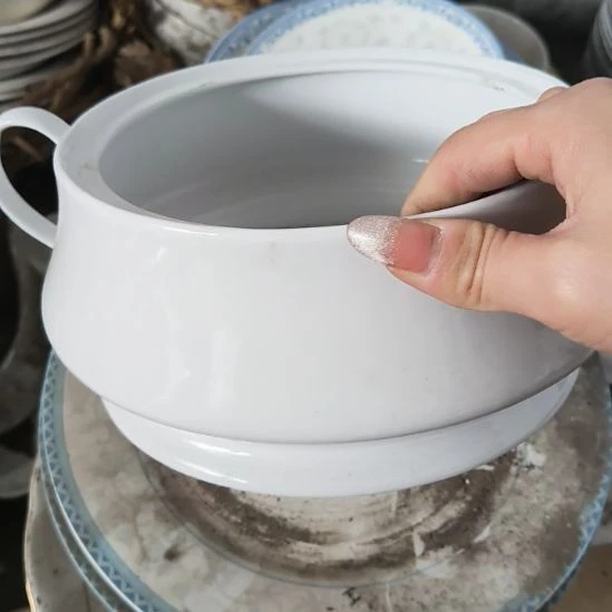 陶瓷盘子碗啥都有，