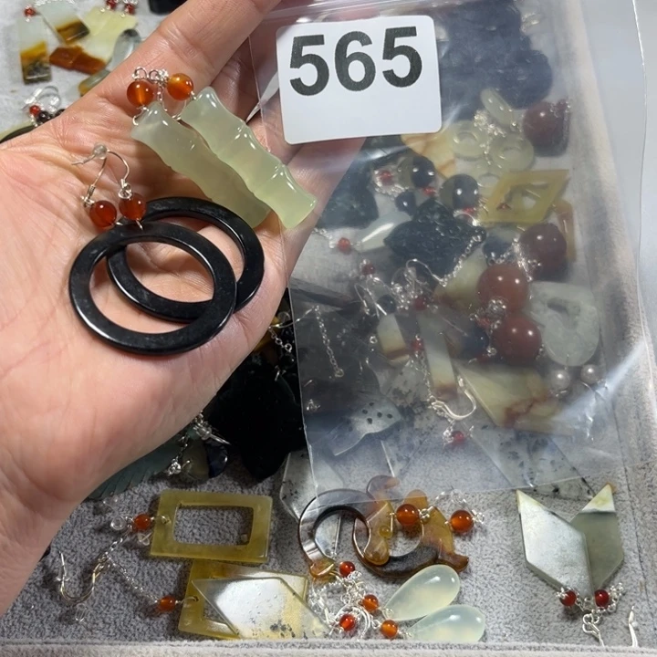 蛇纹石玉耳饰未镶嵌惠**心