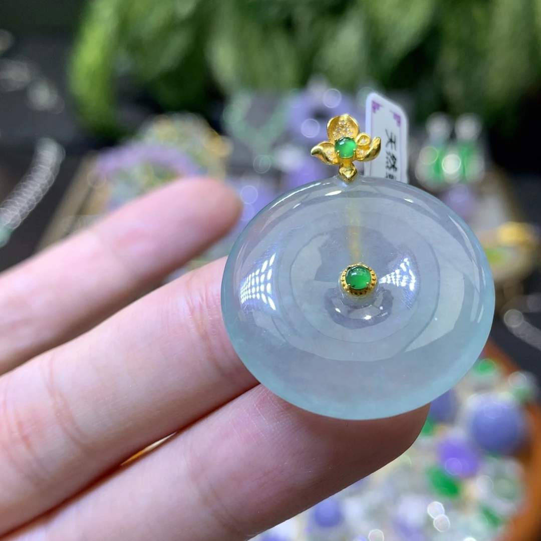 颈饰18K金镶嵌翡翠