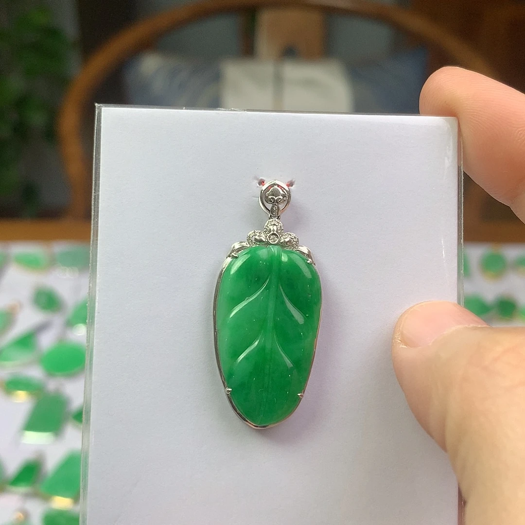 翡翠18K金镶嵌颈饰翡翠首饰