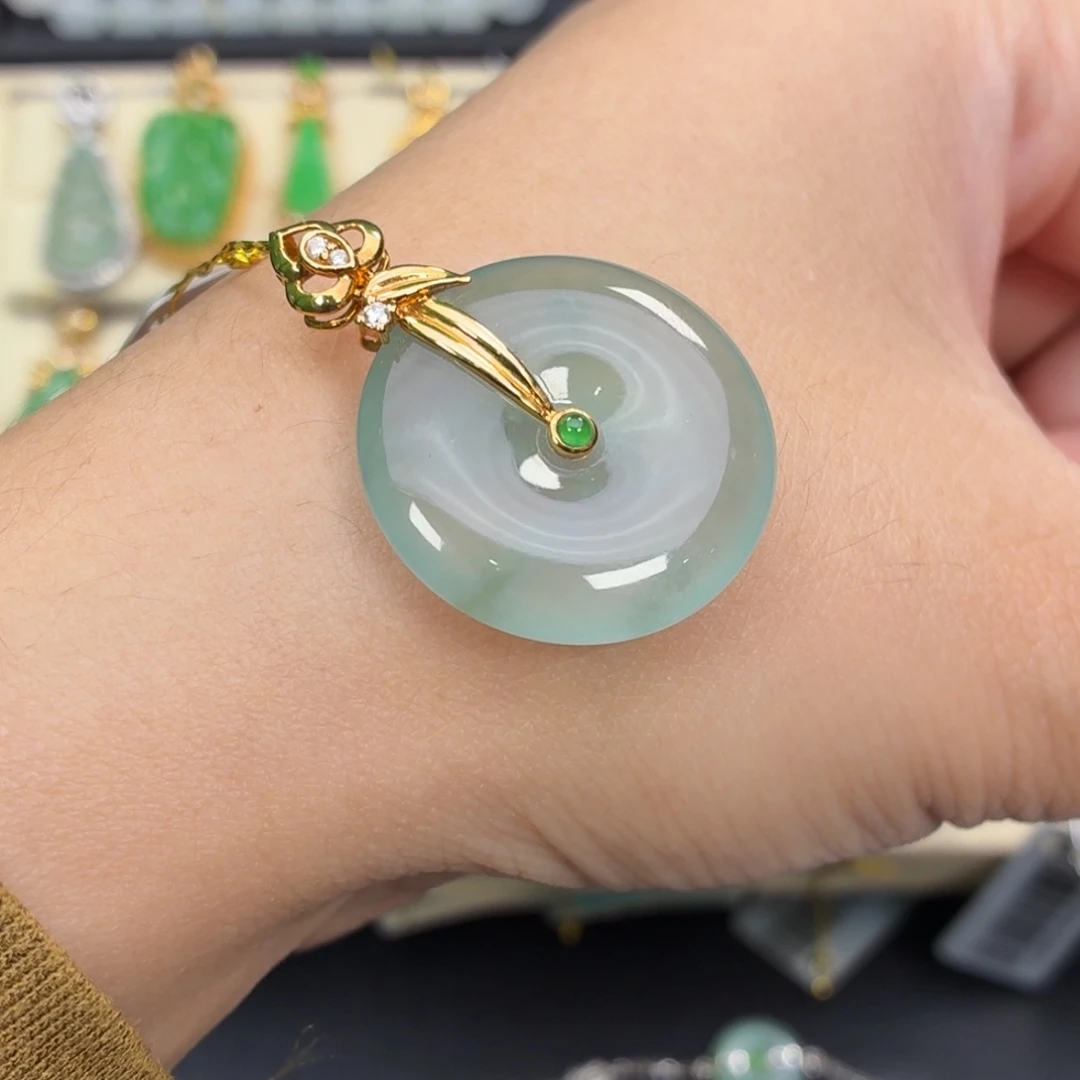 翡翠18K金镶嵌颈饰