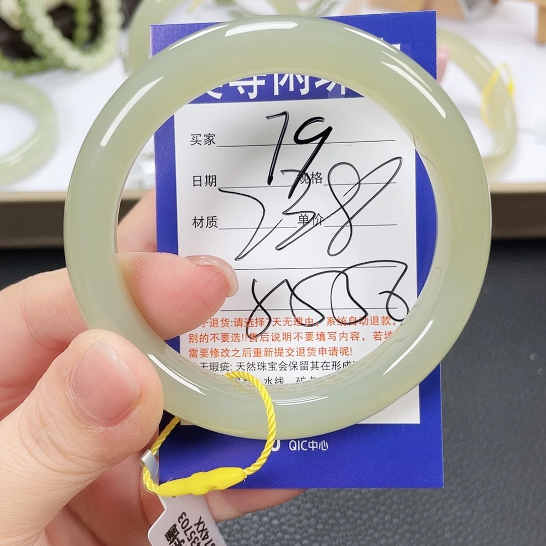 和田玉手镯未镶嵌