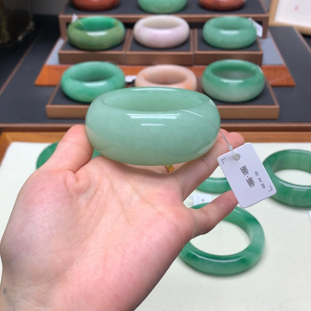 蒙***奇石英质玉（非洲翠）未镶嵌舍